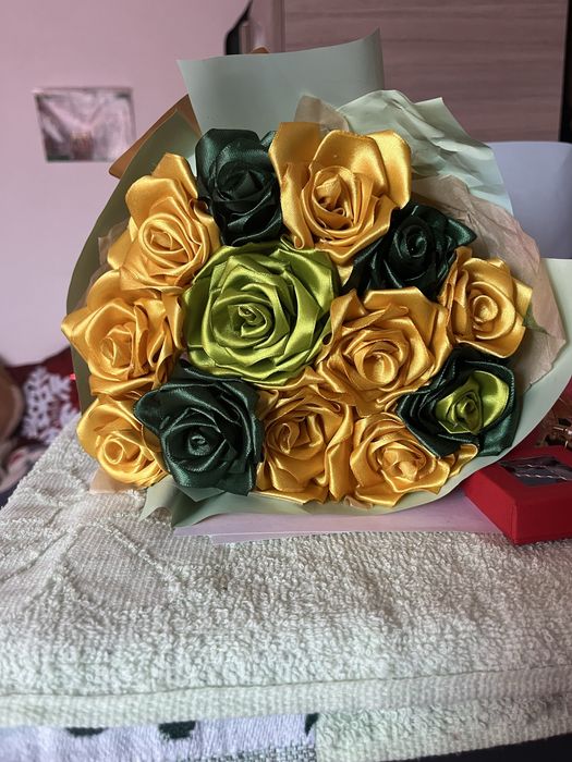 Buchete satin diferite modele realizate pe comada