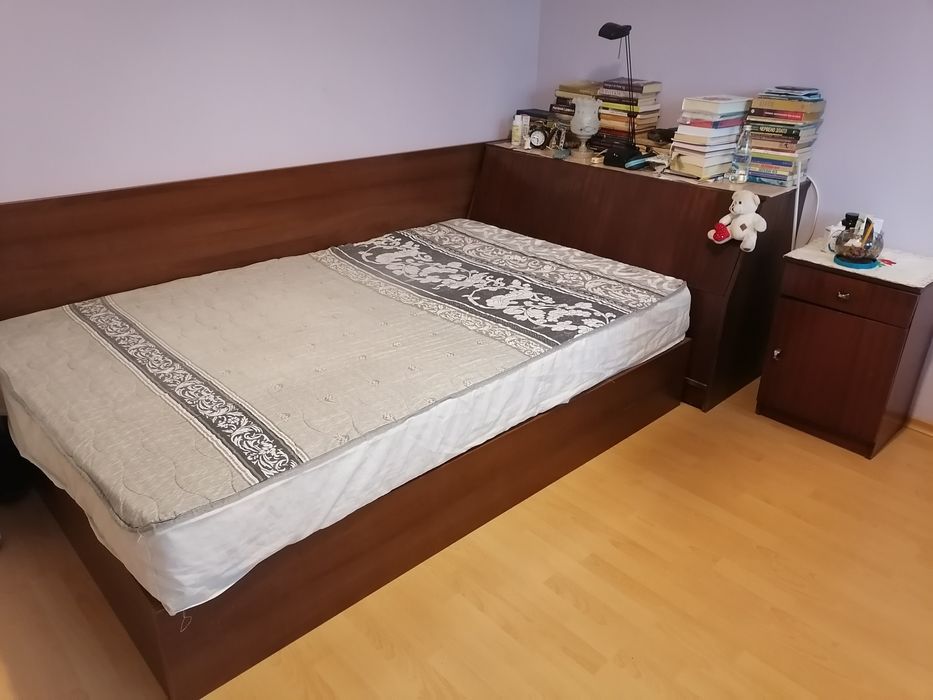 Подарявам спалня с ракла и нощно шкафче