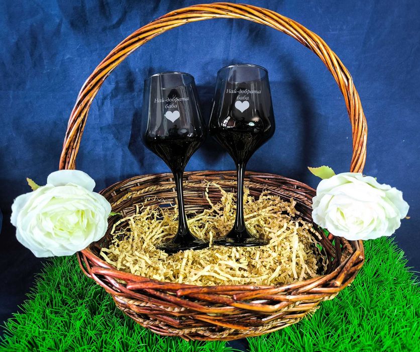 Гравирани комплекти стъклени чаши с декорирана кошница