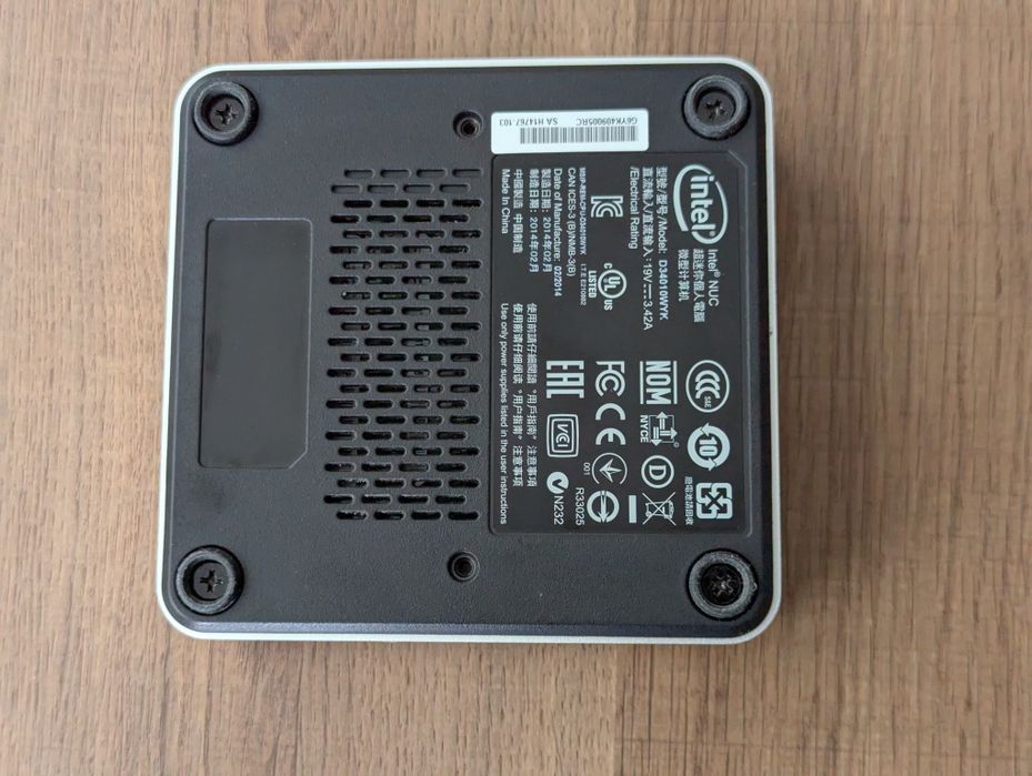 Intel® NUC Kit D34010WYK с V-NAND SSD SAMSUNG 860 и Crucial 2x4GB