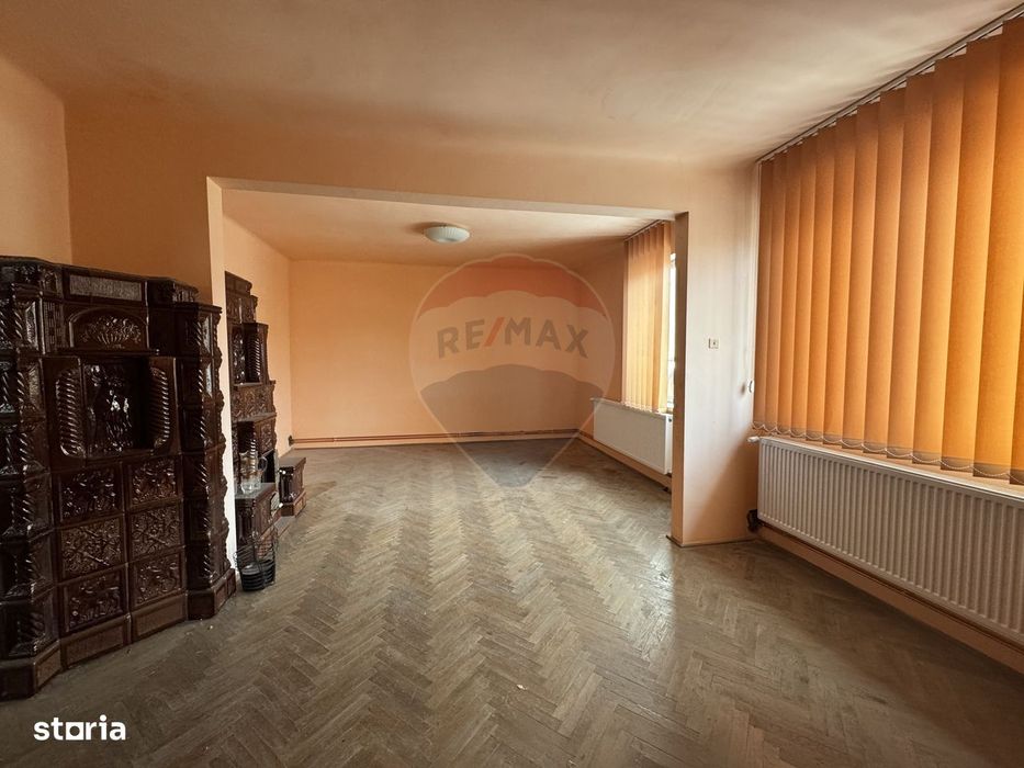 Casă duplex în centrul orasului, cu acces auto