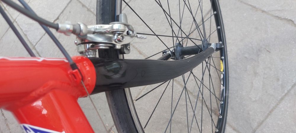 Продавам швейцарски алуминиев бегач bmc  26 цола,44 см