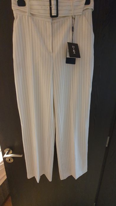 Dika бял панталон с прав крачол