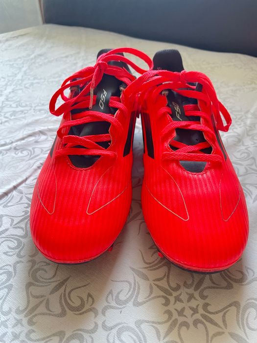 Продавам Бутонки Адидас