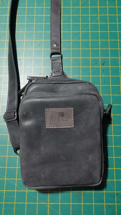 Сумка барсетка через плечо.