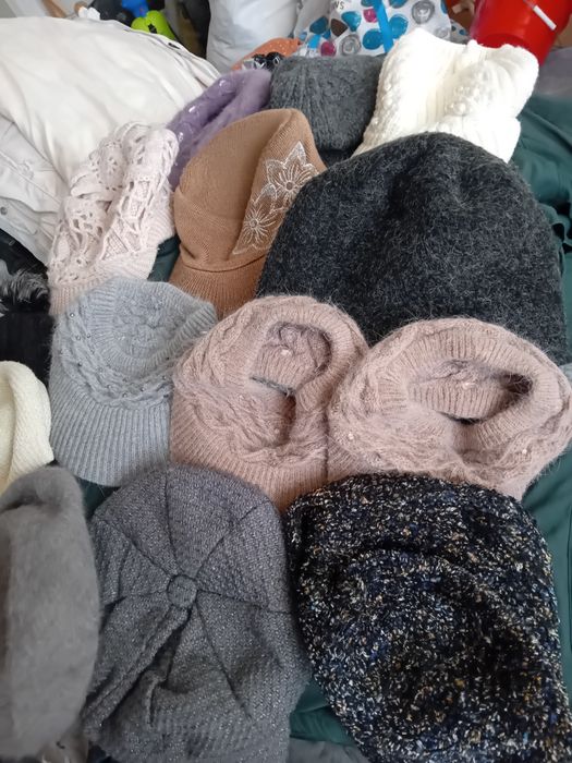 Зимни шапки по 2лв