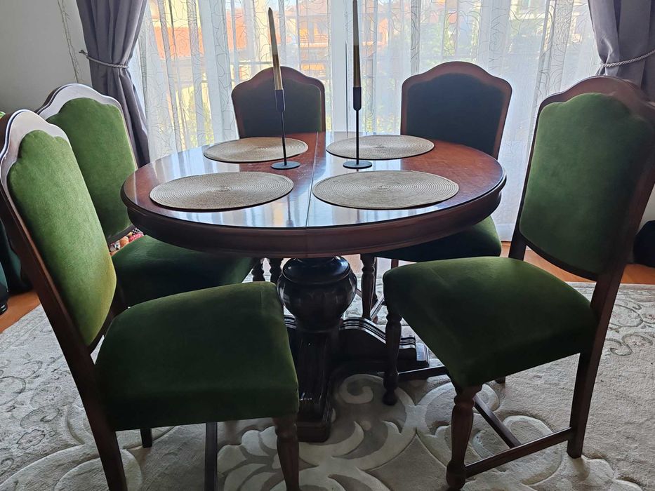 Vând masa și scaune lemn masiv living