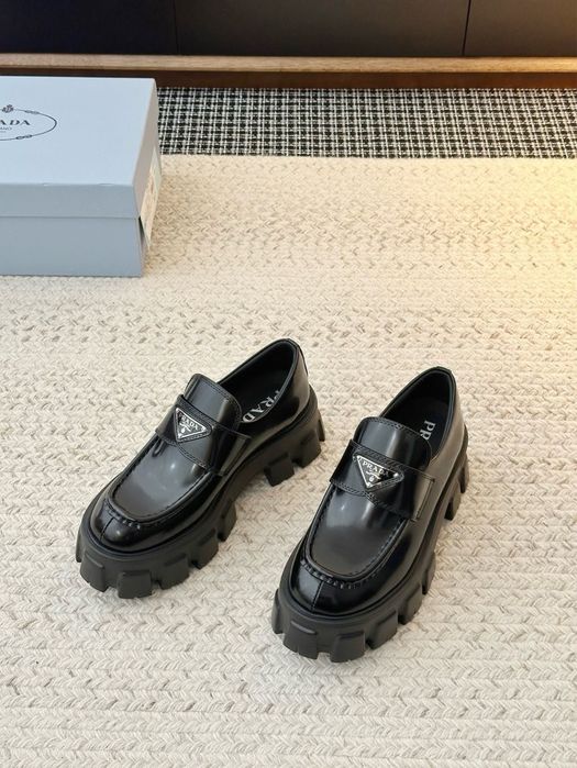 Лофъри  Prada.