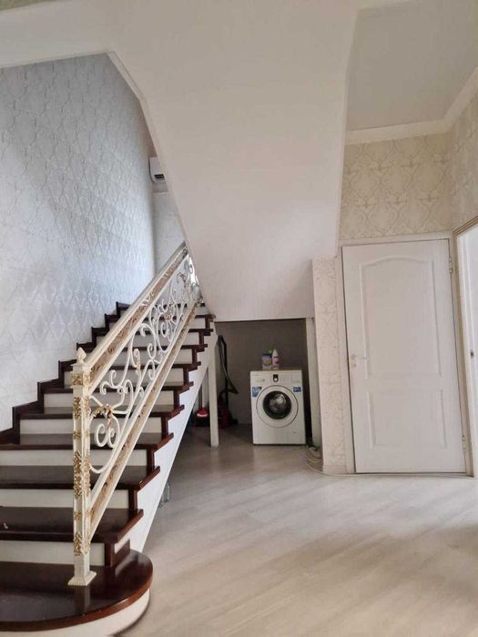 Двухэтажный Дом 8 комнатный