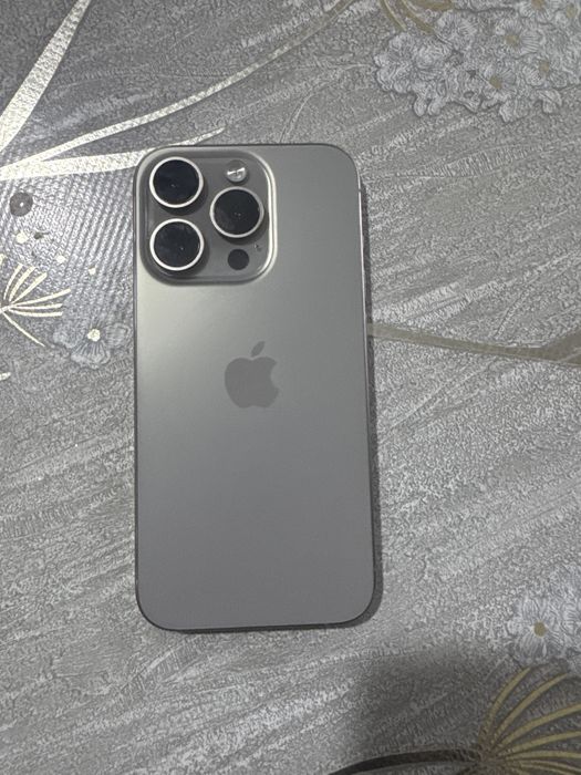 iPhone 15 pro titan