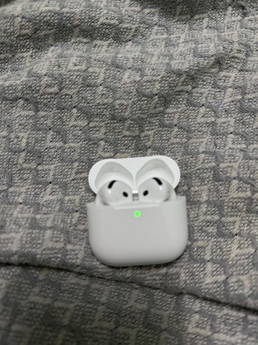 Обменяю оригинальные airpods 4 с коробкой, иапользовал 2 недели