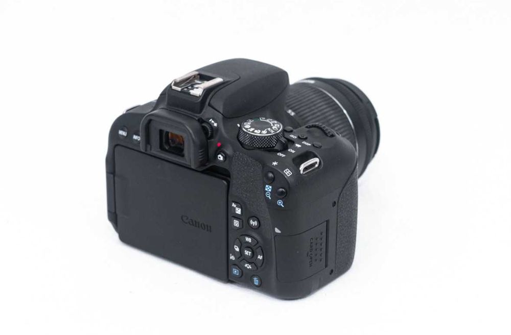 Canon EOS 800D - kit cu obiectiv 18-55mm - 24.000 de cadre - Aparat foto DSLR