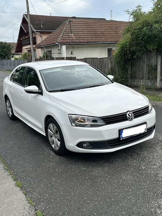 VOLKSWAGEN Jetta