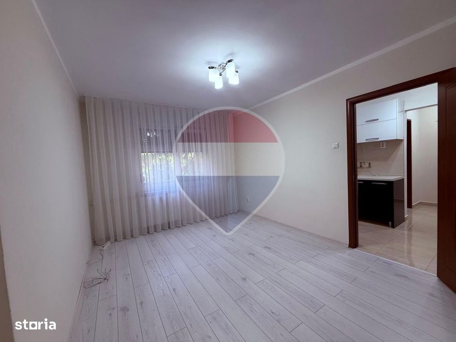 De vânzare apartament 3 camere Zona Universității, Str Ronald Reagen