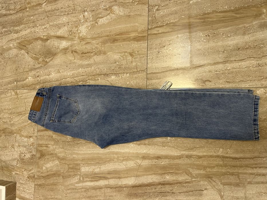 Blugi rupti in stare foarte buna