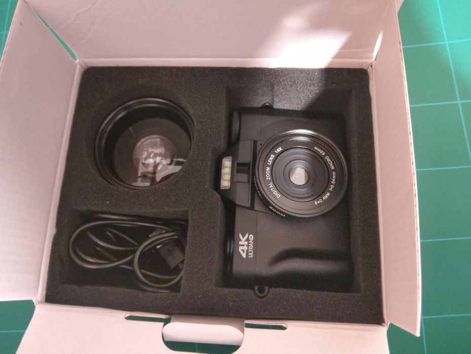 Фотоапарат 4К ultra HD + 64GB карта памет със няколко обектива.