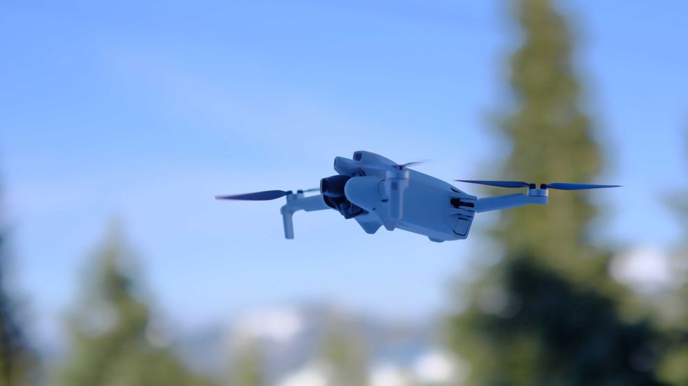 Много малко използван DJİ Mini 3 дрон в отлично състояние.