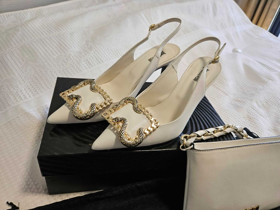 Уникален модел обувки Just Cavalli със змия. 100% естествена кожа !