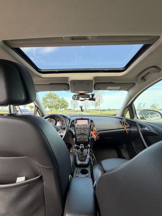 Vând Opel Astra J 2015 1.6 CDTi 136CP Sports Tourer (break)
