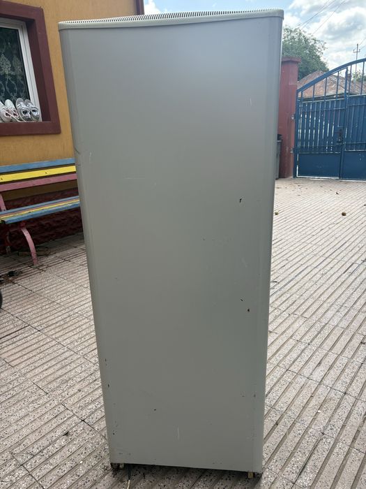 Frigider cu doua usi pret.820 lei.