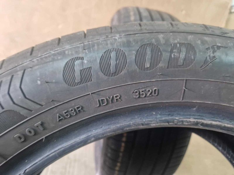 2 Goodyear R17 215/55
летни гуми DOT3520