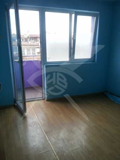 Дава се под наем Двустаен апартамент в Варна, Колхозен пазар - 78 кв.м за 348.84 € - Снимка #1