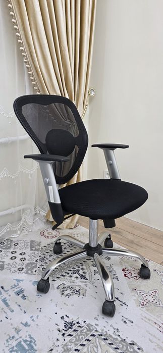 Продам офисные кресла