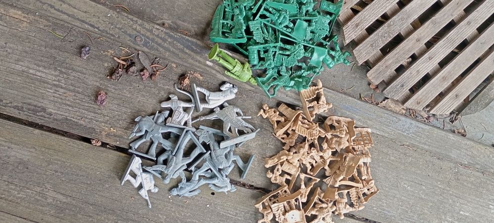 Детски играчки пасмаса и метал салдатчета