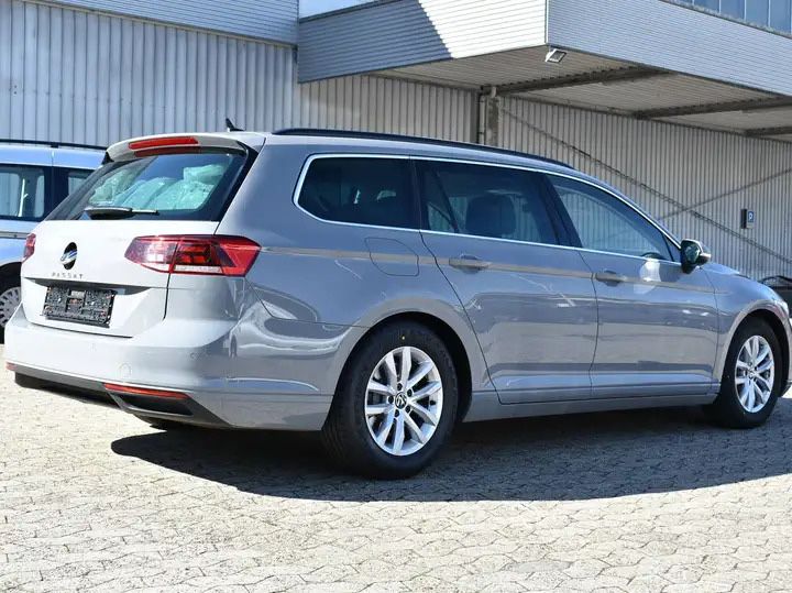 VOLKSWAGEN Passat 2023 — imagine 4
