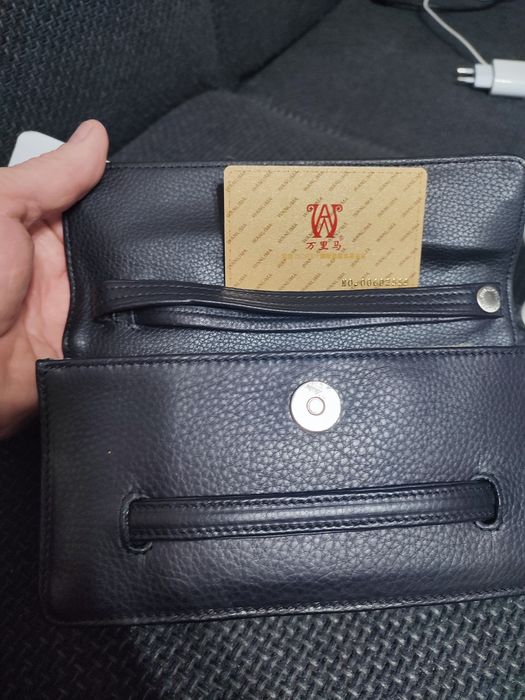 Продам кожаную барсетку.