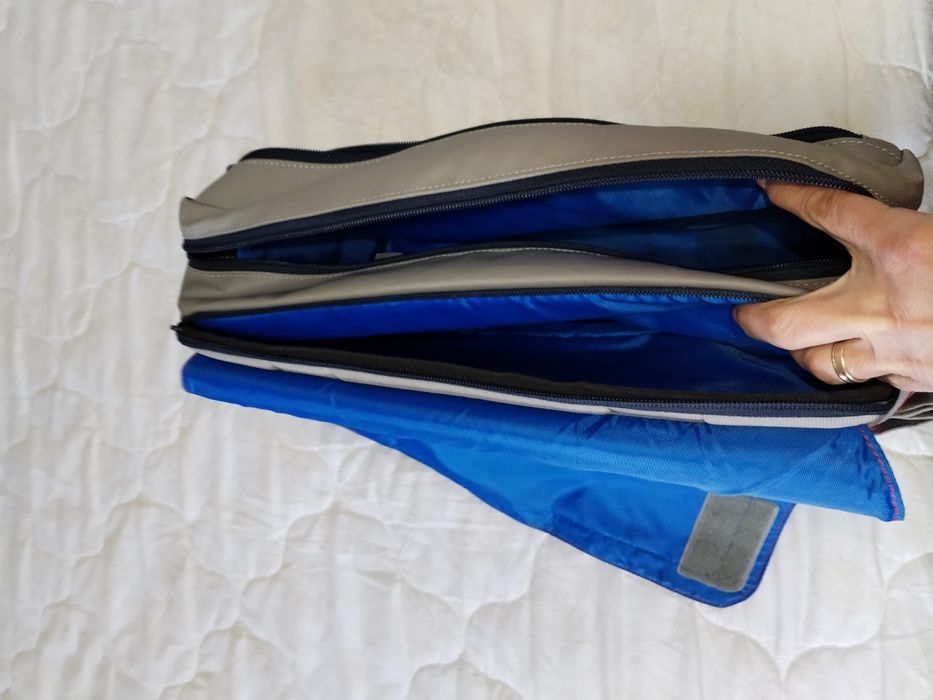 Geantă versatilă laptop spațioasă
