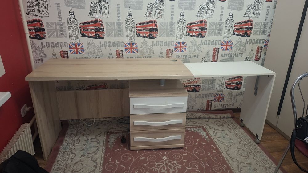 Продаётся стол 2 в одном