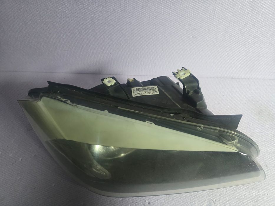 Far dreapta cu halogen BMW X1 E84