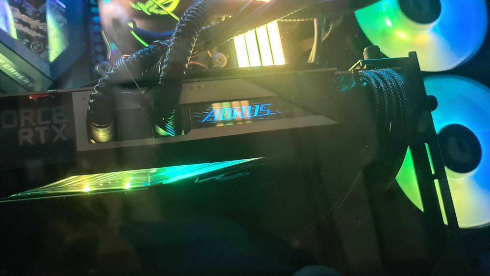 Продавам компютър RTX 4070ti, I7 14700kf, 128gb ram, 2 TB ssd