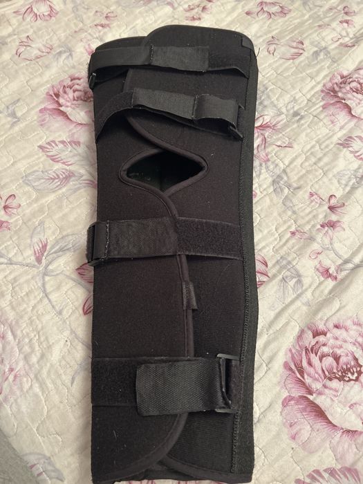 тутор на коленный сустав