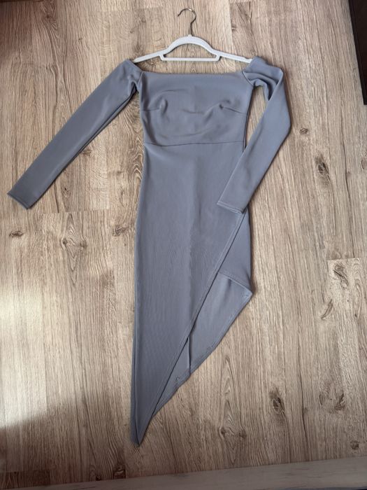 Стилна рокля за повод.