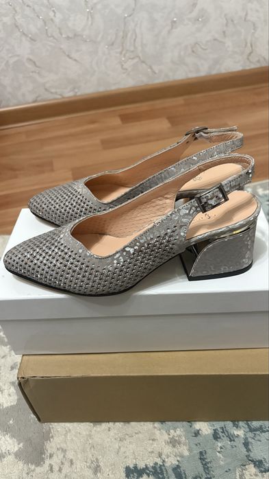 Продам босоножки