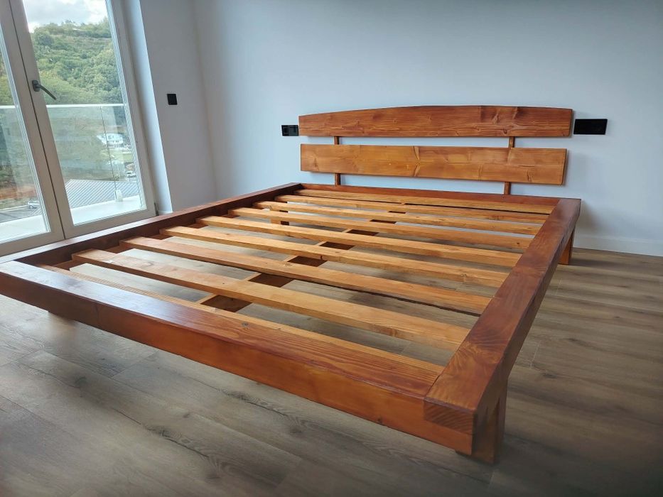 Pat Rustic din Grinzi Lemn Masiv – Realizat la Comandă