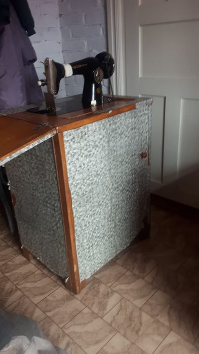 Швейная машина ножная електро