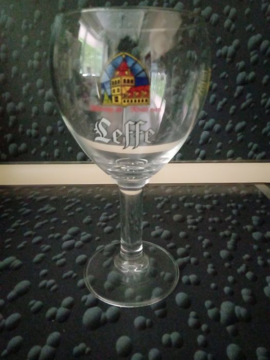 Чиний,,Специфични бирени чаши,намалени