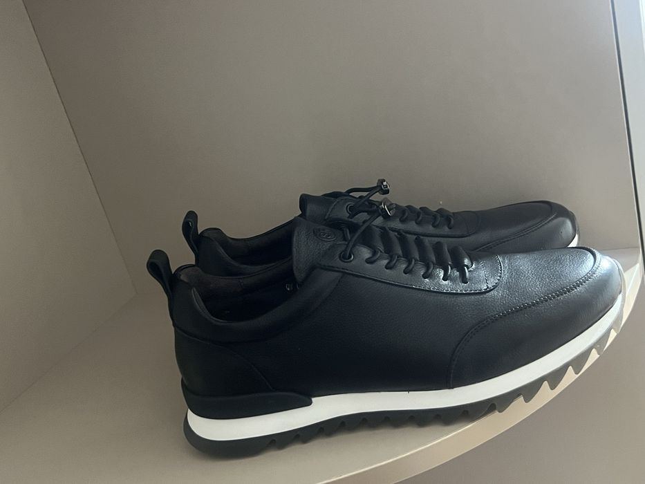 Обувь.  Кроссовки.