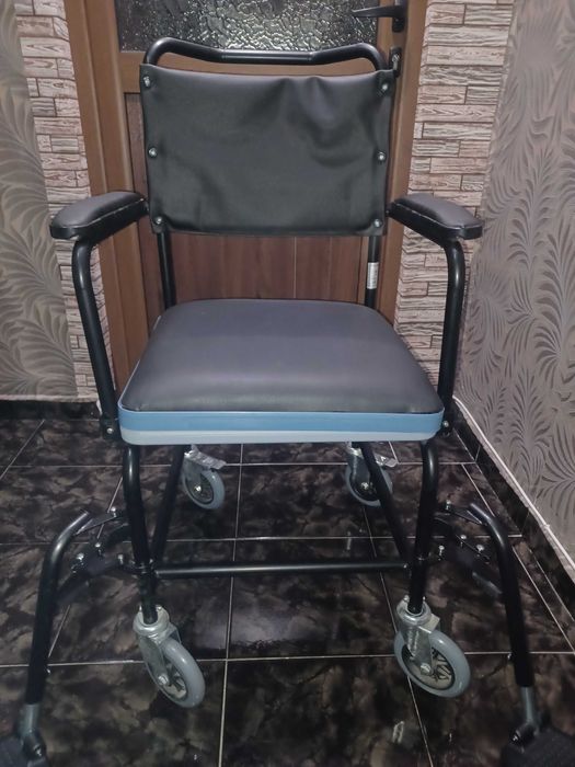 Комбиниран инвалиден тоалетен / стол за баня