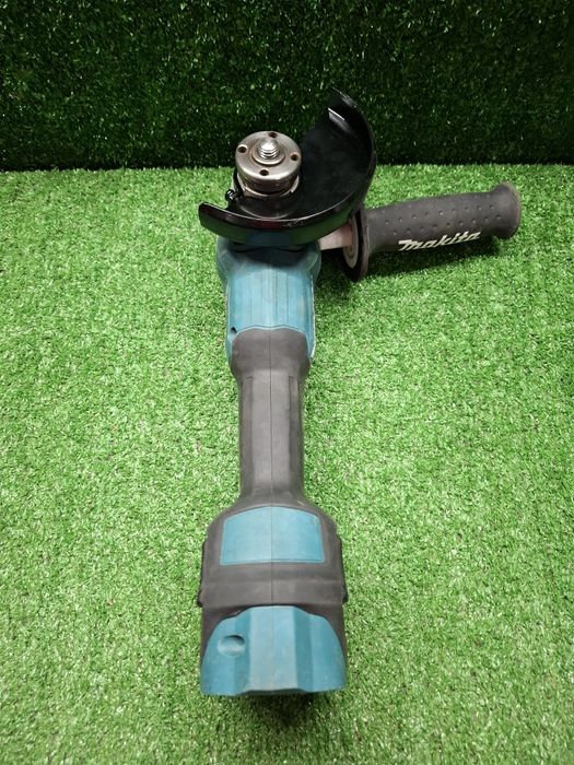 Безчетков шлайф с обороти на Makita DGA511