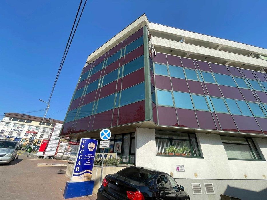 Apartament ULTRACENTRAL cu 4 camere, terasă, boxă și parcare subterană