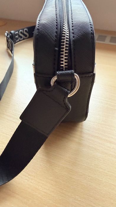 Чанта Guess Черно и Бяло