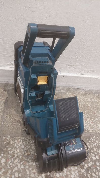 Radio makita defect