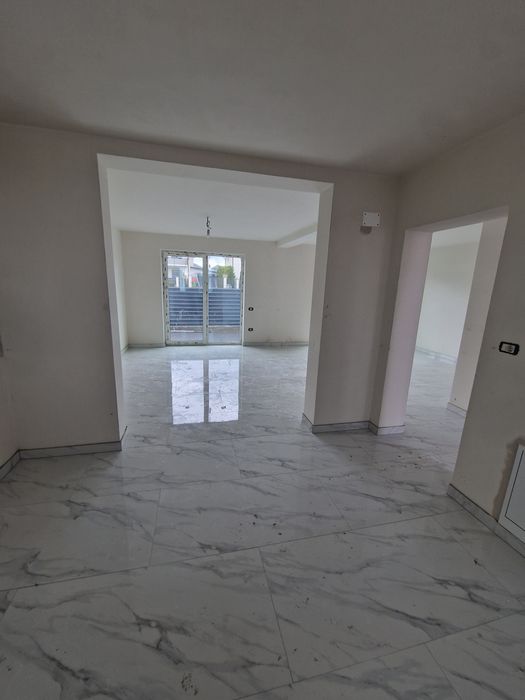 Vând case la cheie individuale P+E 350mp teren aferent