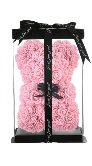 Мече от рози в кутия с панделка Луксозен подарък