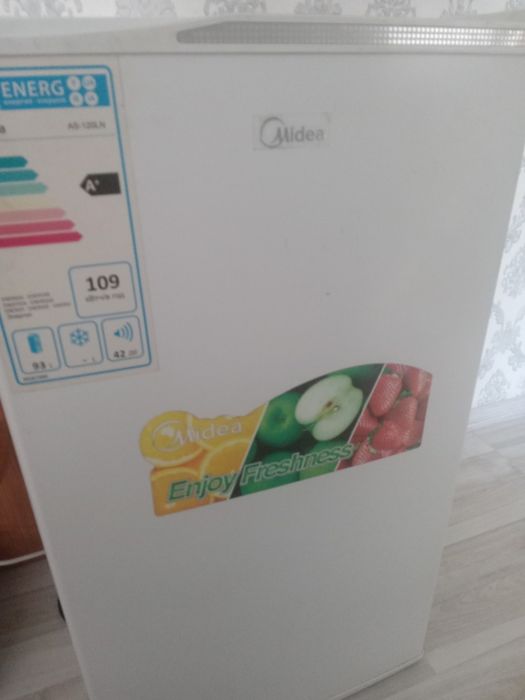 Продам  маленький холодильник