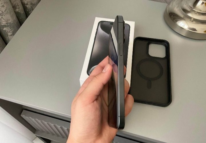 Vând Iphone 15 Pro Max